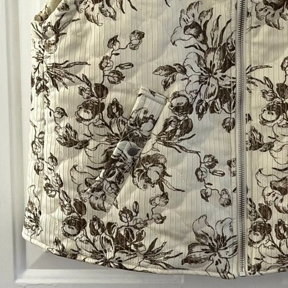 Umgee Woman's Cream Mix Quilted Puffy Cottage-Core Floral Print Vest Sz Lr - Picture 4 of 9